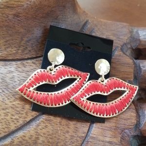 Red lips earrings